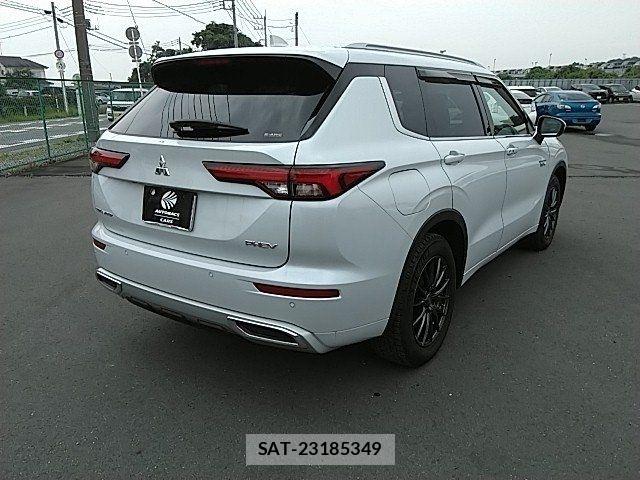 Mitsubishi OUTLANDER PHEV 2022-01 8037520-2