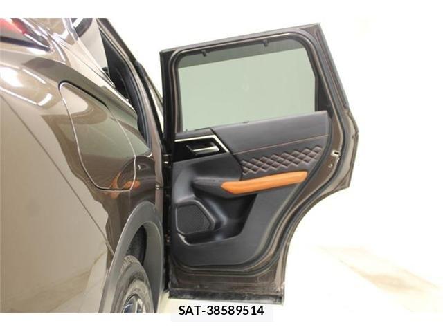 Mitsubishi OUTLANDER PHEV 2021-12 8037522-29