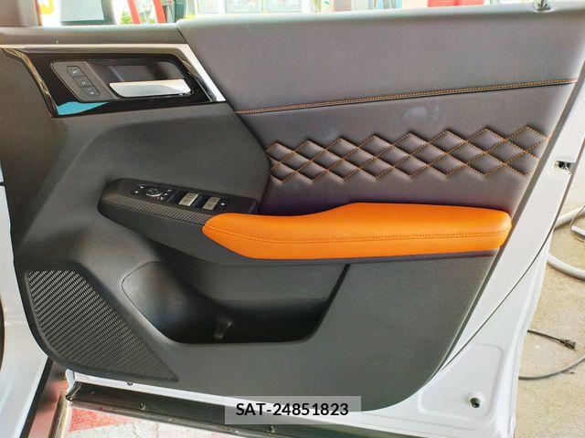 Mitsubishi OUTLANDER PHEV 2023-04 8037521-13