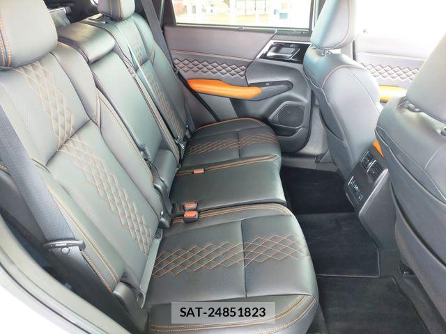 Mitsubishi OUTLANDER PHEV 2023-04 8037521-18