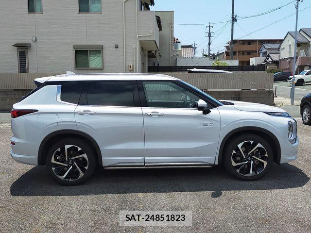 Mitsubishi OUTLANDER PHEV 2023-04 8037521-3