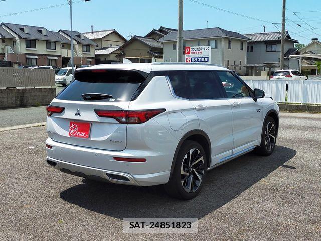 Mitsubishi OUTLANDER PHEV 2023-04 8037521-4