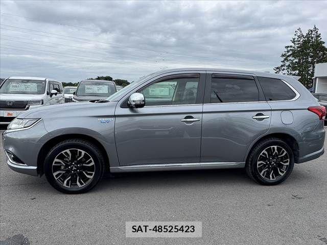 Mitsubishi OUTLANDER PHEV 2015-07 8037526-10