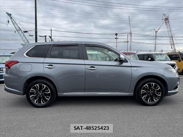 Mitsubishi OUTLANDER PHEV 2015-07 8037526-11