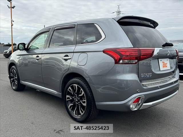 Mitsubishi OUTLANDER PHEV 2015-07 8037526-12