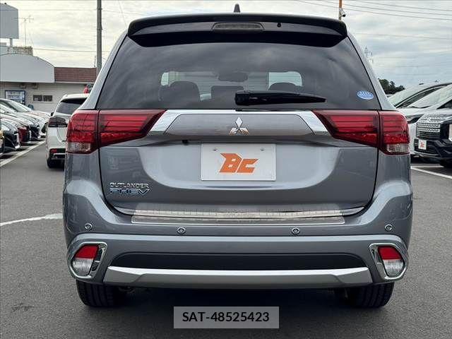 Mitsubishi OUTLANDER PHEV 2015-07 8037526-13