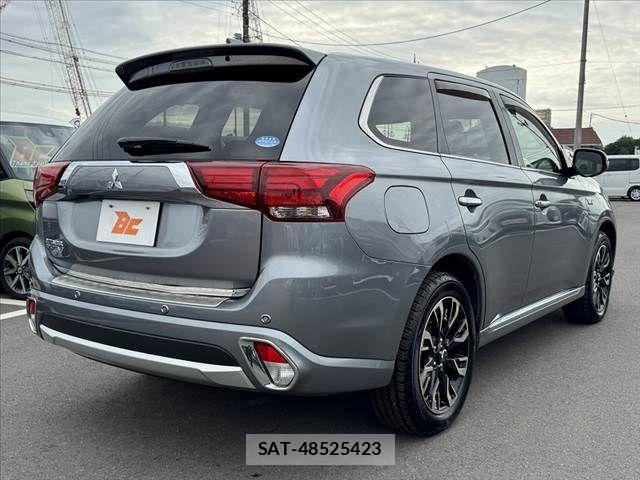 Mitsubishi OUTLANDER PHEV 2015-07 8037526-14