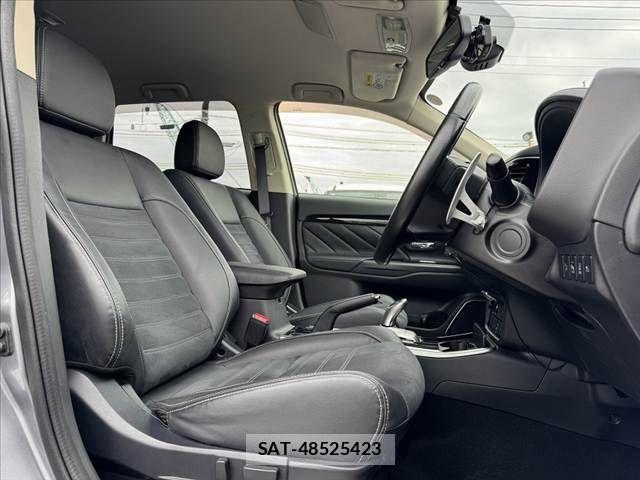 Mitsubishi OUTLANDER PHEV 2015-07 8037526-15
