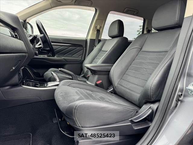 Mitsubishi OUTLANDER PHEV 2015-07 8037526-16