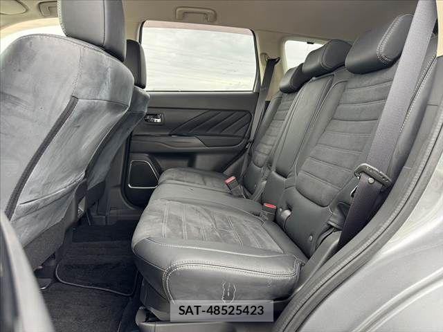Mitsubishi OUTLANDER PHEV 2015-07 8037526-17