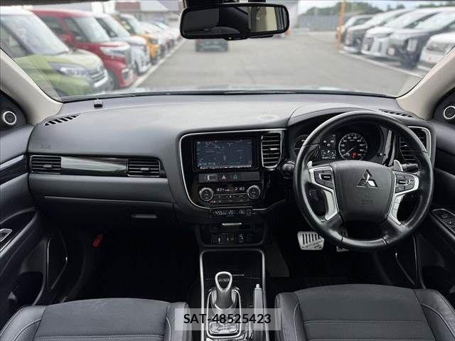 Mitsubishi OUTLANDER PHEV 2015-07 8037526-1