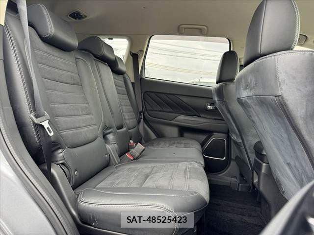 Mitsubishi OUTLANDER PHEV 2015-07 8037526-19