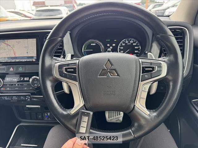 Mitsubishi OUTLANDER PHEV 2015-07 8037526-6