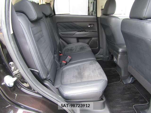 Mitsubishi OUTLANDER PHEV 2015-10 8075080-11