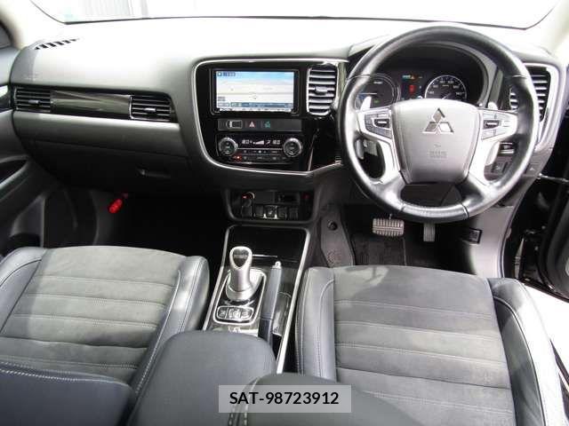 Mitsubishi OUTLANDER PHEV 2015-10 8075080-12