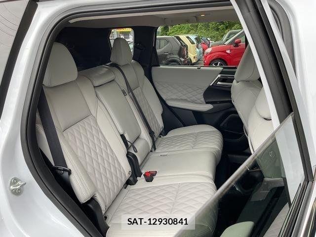 Mitsubishi OUTLANDER PHEV 2024-05 8075072-9