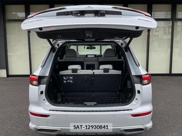 Mitsubishi OUTLANDER PHEV 2024-05 8075072-2