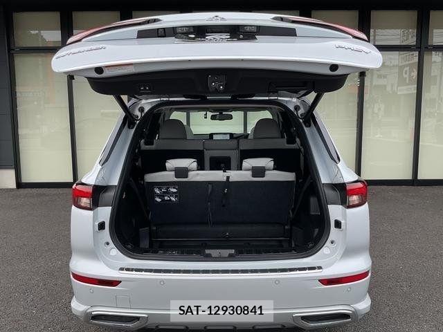 Mitsubishi OUTLANDER PHEV 2024-05 8075072-6