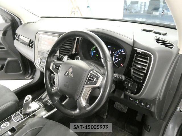 Mitsubishi OUTLANDER PHEV 2017-03 8075078-10
