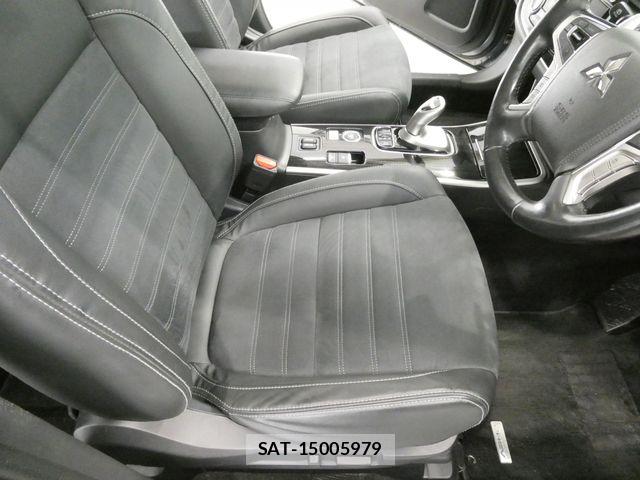 Mitsubishi OUTLANDER PHEV 2017-03 8075078-11