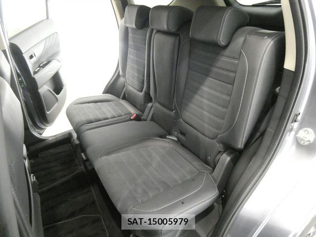 Mitsubishi OUTLANDER PHEV 2017-03 8075078-14