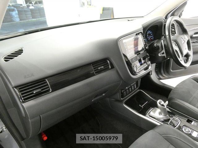 Mitsubishi OUTLANDER PHEV 2017-03 8075078-16