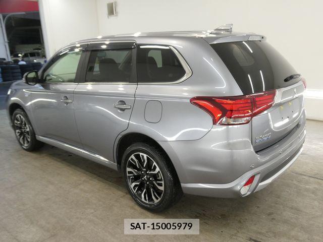 Mitsubishi OUTLANDER PHEV 2017-03 8075078-1