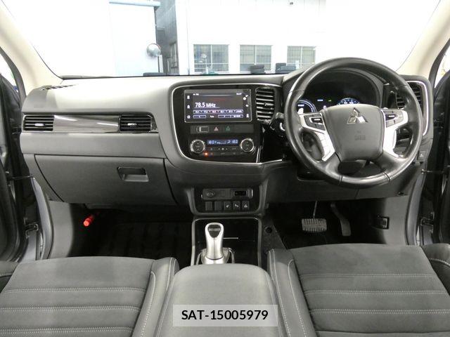 Mitsubishi OUTLANDER PHEV 2017-03 8075078-2