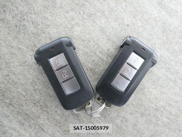 Mitsubishi OUTLANDER PHEV 2017-03 8075078-29