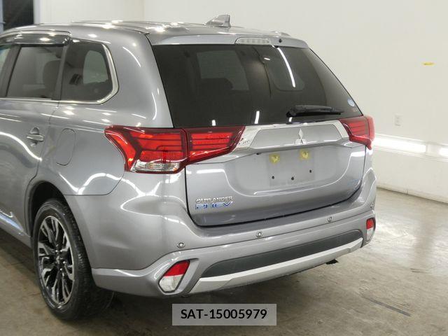 Mitsubishi OUTLANDER PHEV 2017-03 8075078-8