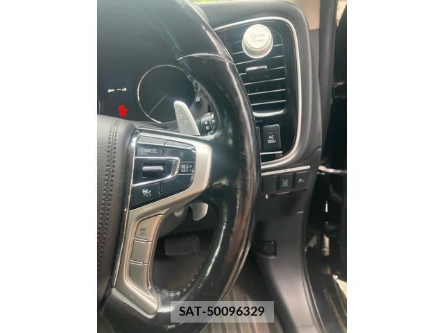 Mitsubishi OUTLANDER PHEV 2015-07 8101122-11