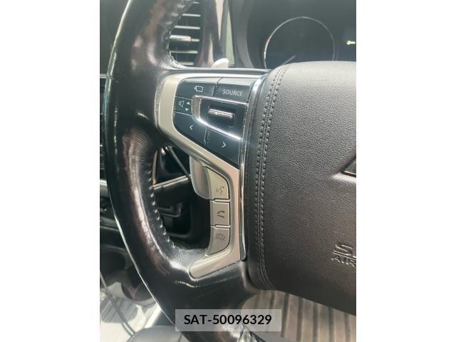 Mitsubishi OUTLANDER PHEV 2015-07 8101122-12