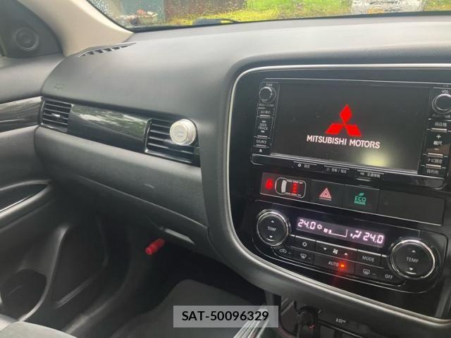Mitsubishi OUTLANDER PHEV 2015-07 8101122-14
