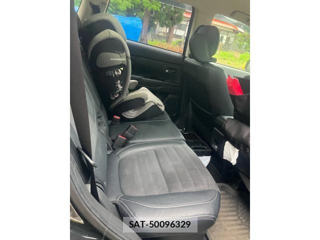 Mitsubishi OUTLANDER PHEV 2015-07 8101122-17