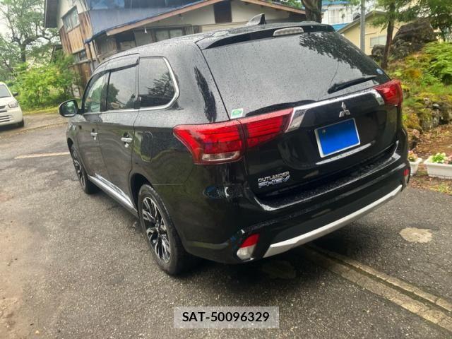 Mitsubishi OUTLANDER PHEV 2015-07 8101122-19