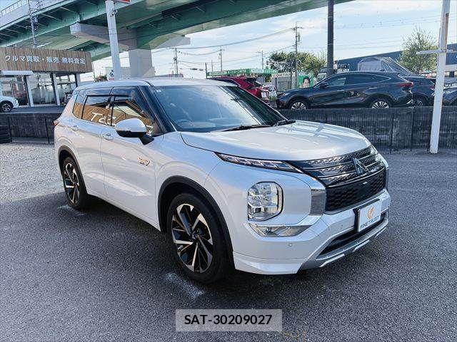 Mitsubishi OUTLANDER PHEV 2022-03 8101115-16