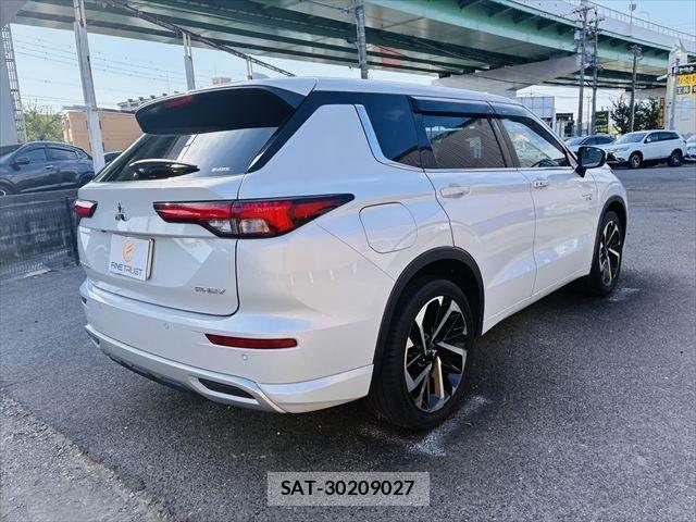Mitsubishi OUTLANDER PHEV 2022-03 8101115-18