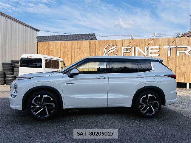 Mitsubishi OUTLANDER PHEV 2022-03 8101115-21