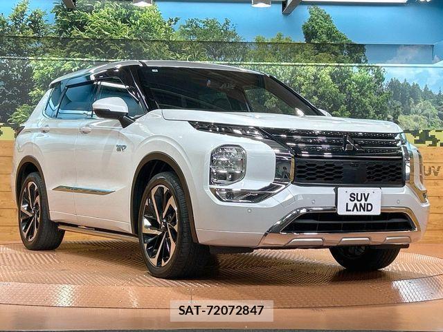 Mitsubishi OUTLANDER PHEV 2023-04 8101108-15