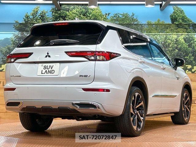 Mitsubishi OUTLANDER PHEV 2023-04 8101108-16
