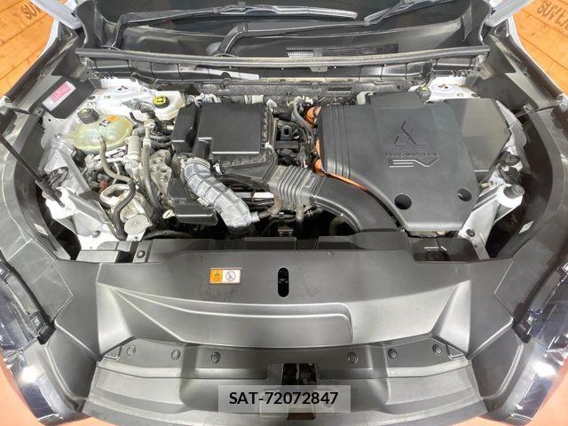 Mitsubishi OUTLANDER PHEV 2023-04 8101108-17