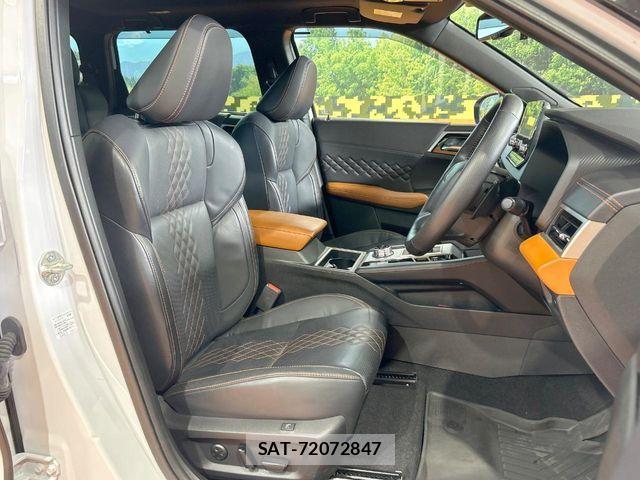 Mitsubishi OUTLANDER PHEV 2023-04 8101108-7