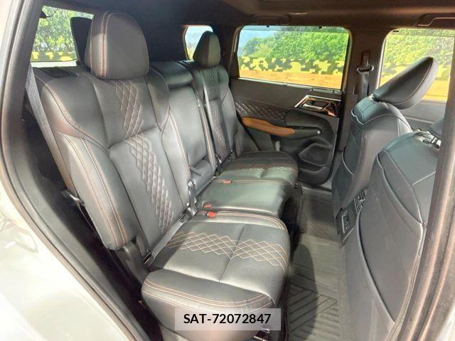 Mitsubishi OUTLANDER PHEV 2023-04 8101108-8
