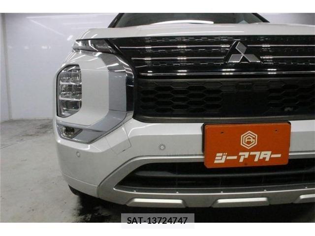 Mitsubishi OUTLANDER PHEV 2022-05 8101109-10