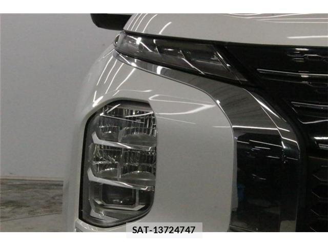 Mitsubishi OUTLANDER PHEV 2022-05 8101109-11