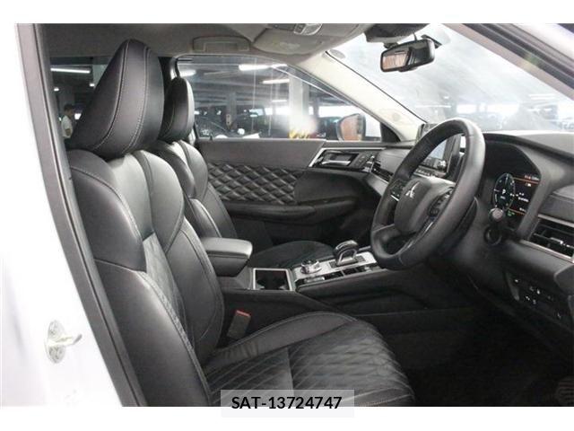 Mitsubishi OUTLANDER PHEV 2022-05 8101109-29