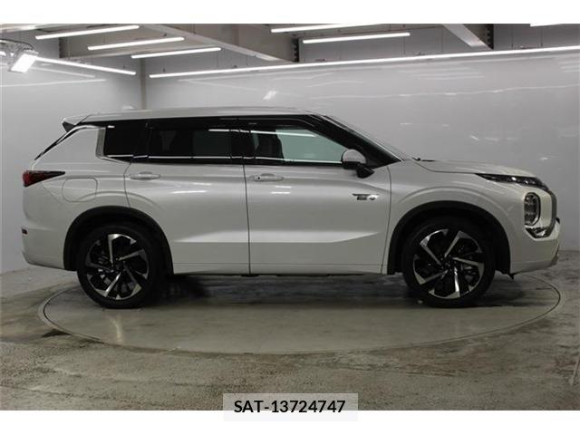 Mitsubishi OUTLANDER PHEV 2022-05 8101109-3