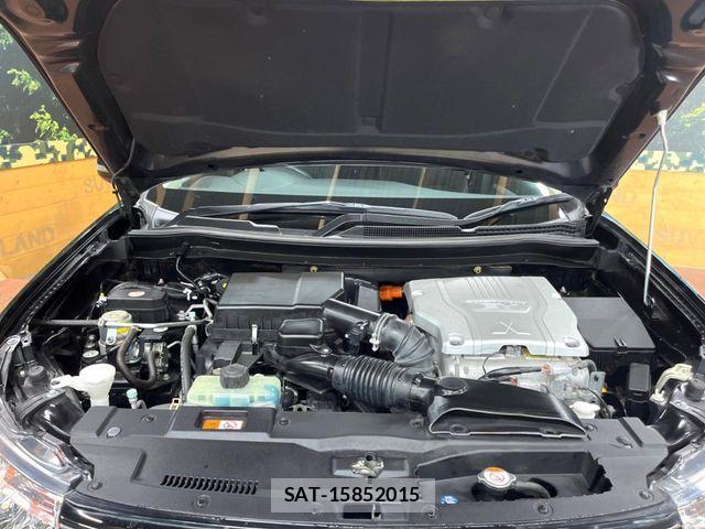 Mitsubishi OUTLANDER PHEV 2014-09 8101121-17