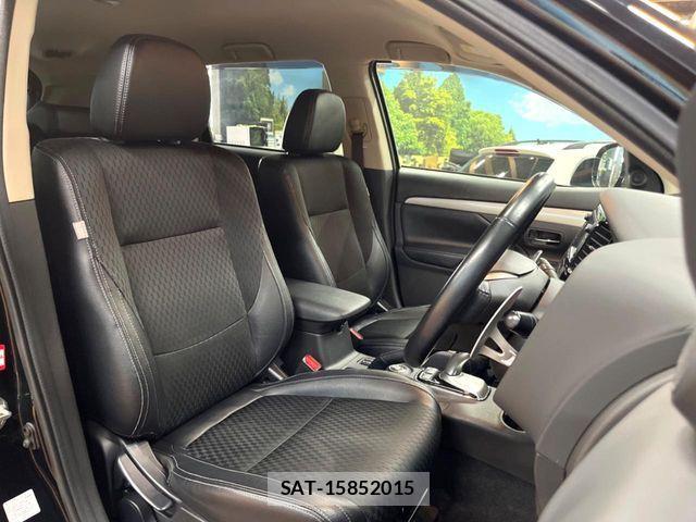 Mitsubishi OUTLANDER PHEV 2014-09 8101121-7