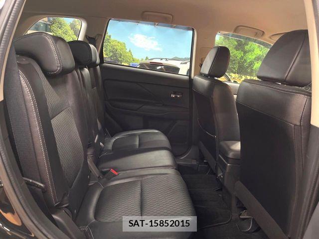 Mitsubishi OUTLANDER PHEV 2014-09 8101121-8